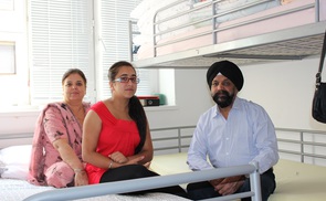 Eine Flüchtlingsfamilie in ihrer Unterkunft. © Caritas in OÖ