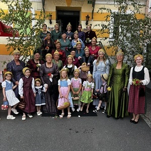 Die Rieder Goldhaubenfrauen